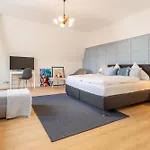 Smiles Homes 52m2 Im Mauritius - Privatparkplatz Kostenfrei, Fruehstueck Buchbar, Direkt Im Zentrum Apartment Crimmitschau