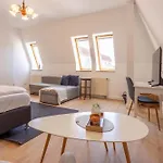 Apartment Smiles Homes 52m2 Im Mauritius - Privatparkplatz Kostenfrei, Fruehstueck Buchbar, Direkt Im Zentrum Crimmitschau