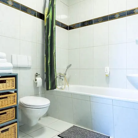 Smiles Homes 52m2 Im Mauritius - Privatparkplatz Kostenfrei, Fruehstueck Buchbar, Direkt Im Zentrum Apartment Crimmitschau