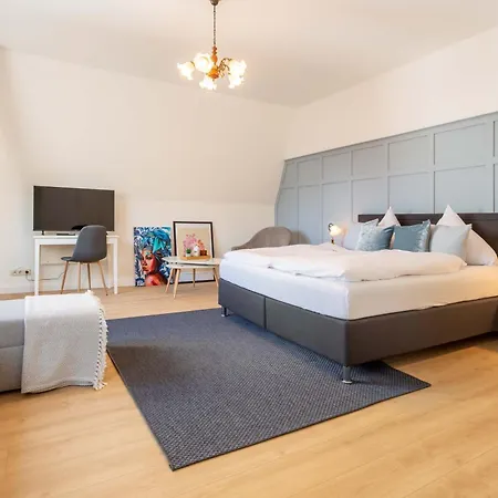 Smiles Homes 52m2 Im Mauritius - Privatparkplatz Kostenfrei, Fruehstueck Buchbar, Direkt Im Zentrum Apartmán Crimmitschau