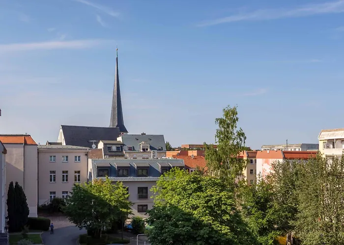 Smiles Homes 52m2 Im Mauritius - Privatparkplatz Kostenfrei, Fruehstueck Buchbar, Direkt Im Zentrum Crimmitschau